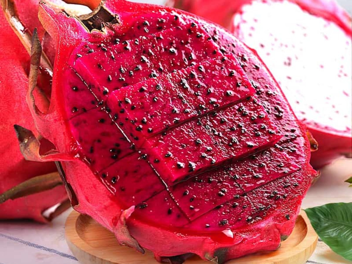 Red Dragon Fruit from Vietnam Fresh Fruit Good For Health Farm Price Organic Wholesale 2022