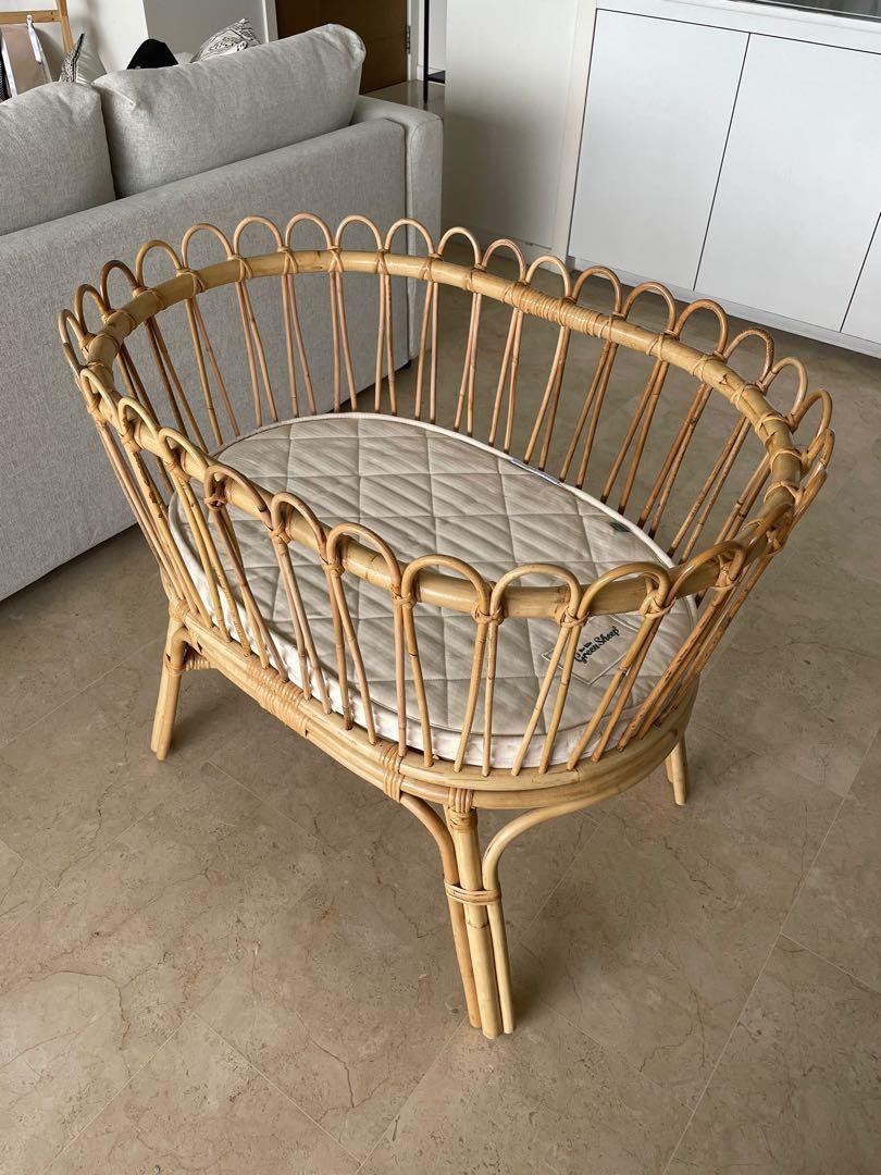 Wholesale Vintage Rattan Bassinet Baby Crib For New Born from Vietnam Kids'Cribs With Natural Color/ SISU/ RFK-513