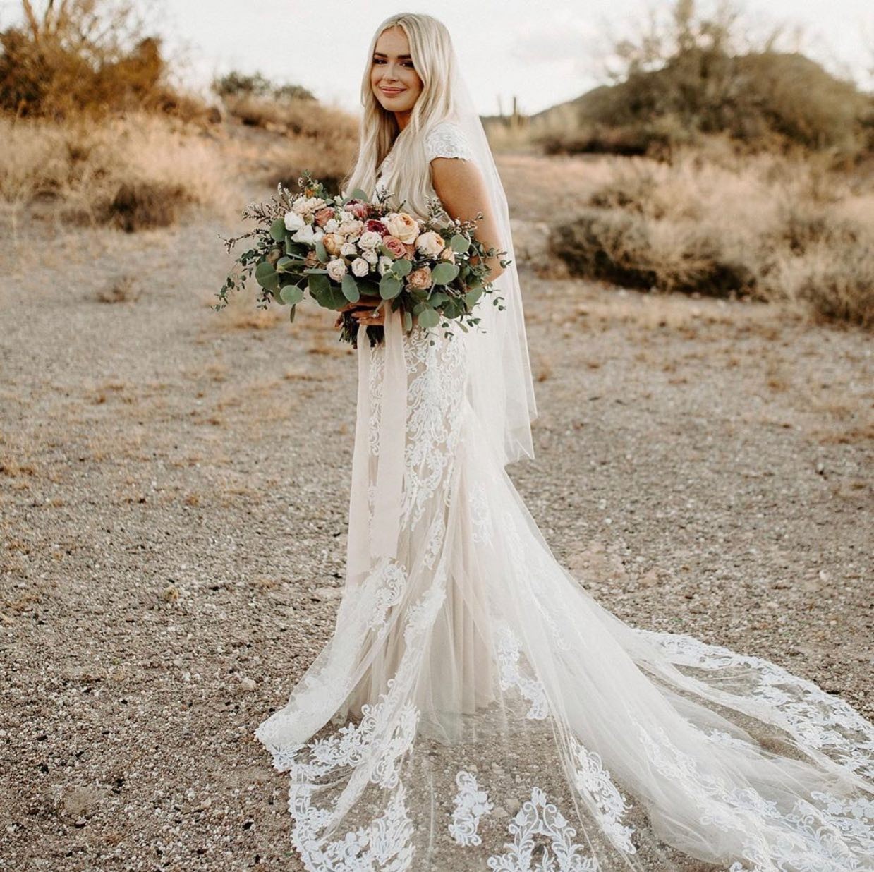 Dimensional Lace wholesale wedding dresses for bride 2023 Illusion Neckline mermaid wedding dress elegant destination weddings
