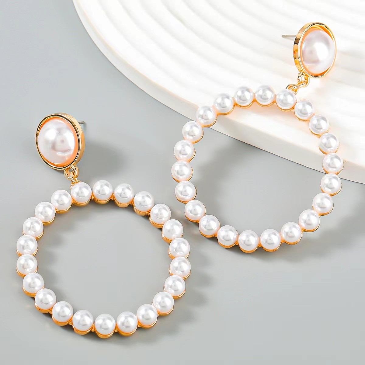 2023 new pearl earrings round earrings trend ladies Europe and America simple geometry shape ear accessories