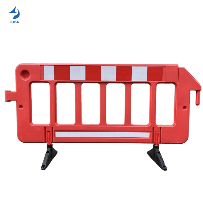 2023 Cheap Price Red Traffic Guardrail Driveway Moulding Plastic Barriers