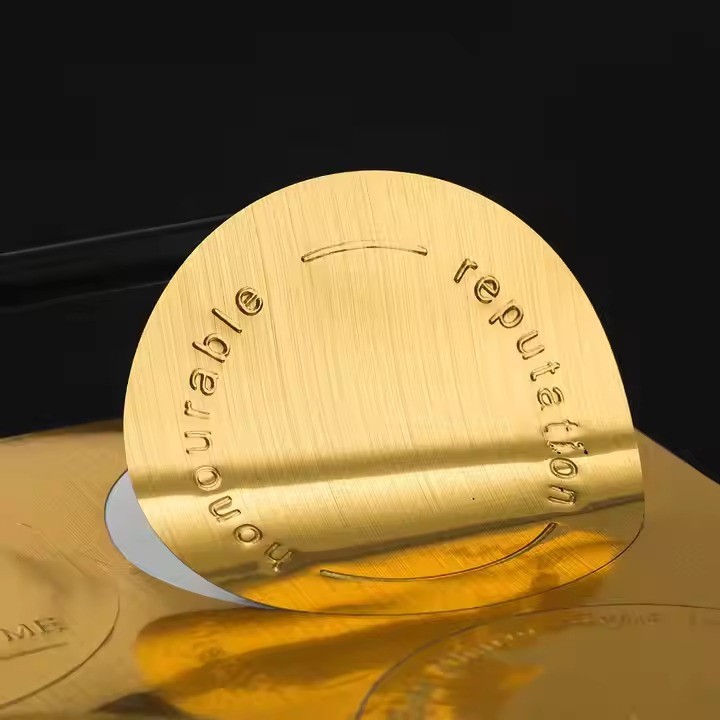 Embossed Gold Foil Adhesive Circle Stickers Met Logo Label Custom For Brand Packaging